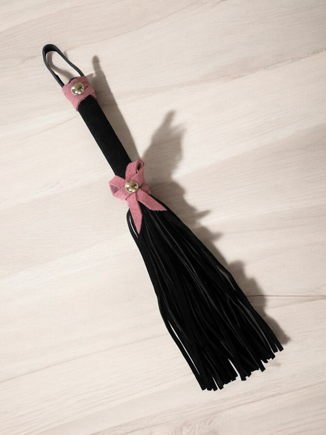 Love Knot Mini Flogger - Black w/ Pink Bow