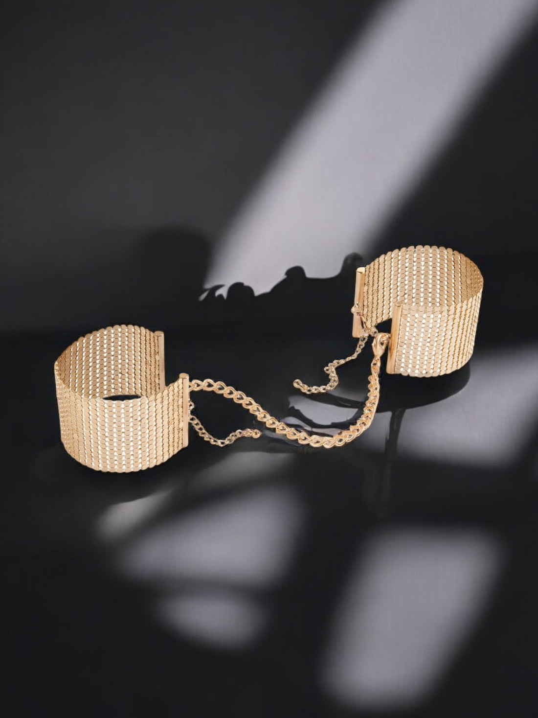 Desir Metallique Mesh Handcuffs - Gold