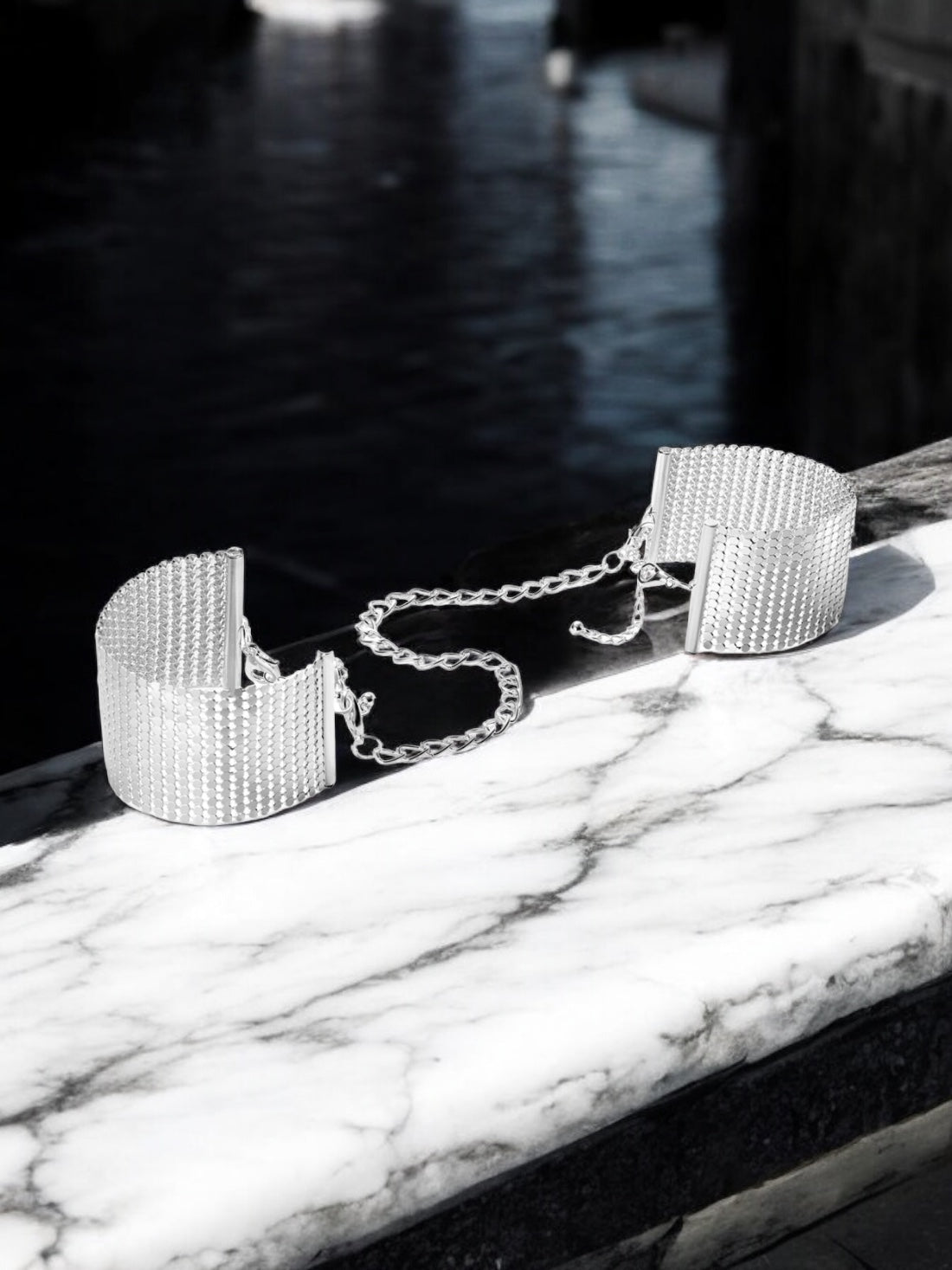 Desir Metallique Mesh Handcuffs - Silver